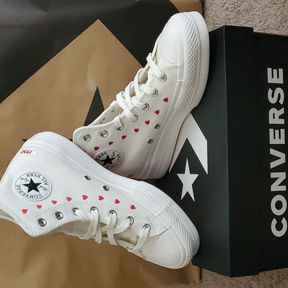 Converse Valentines 2022 Chuck Taylor All Star Lift Platform Embroided Hearts